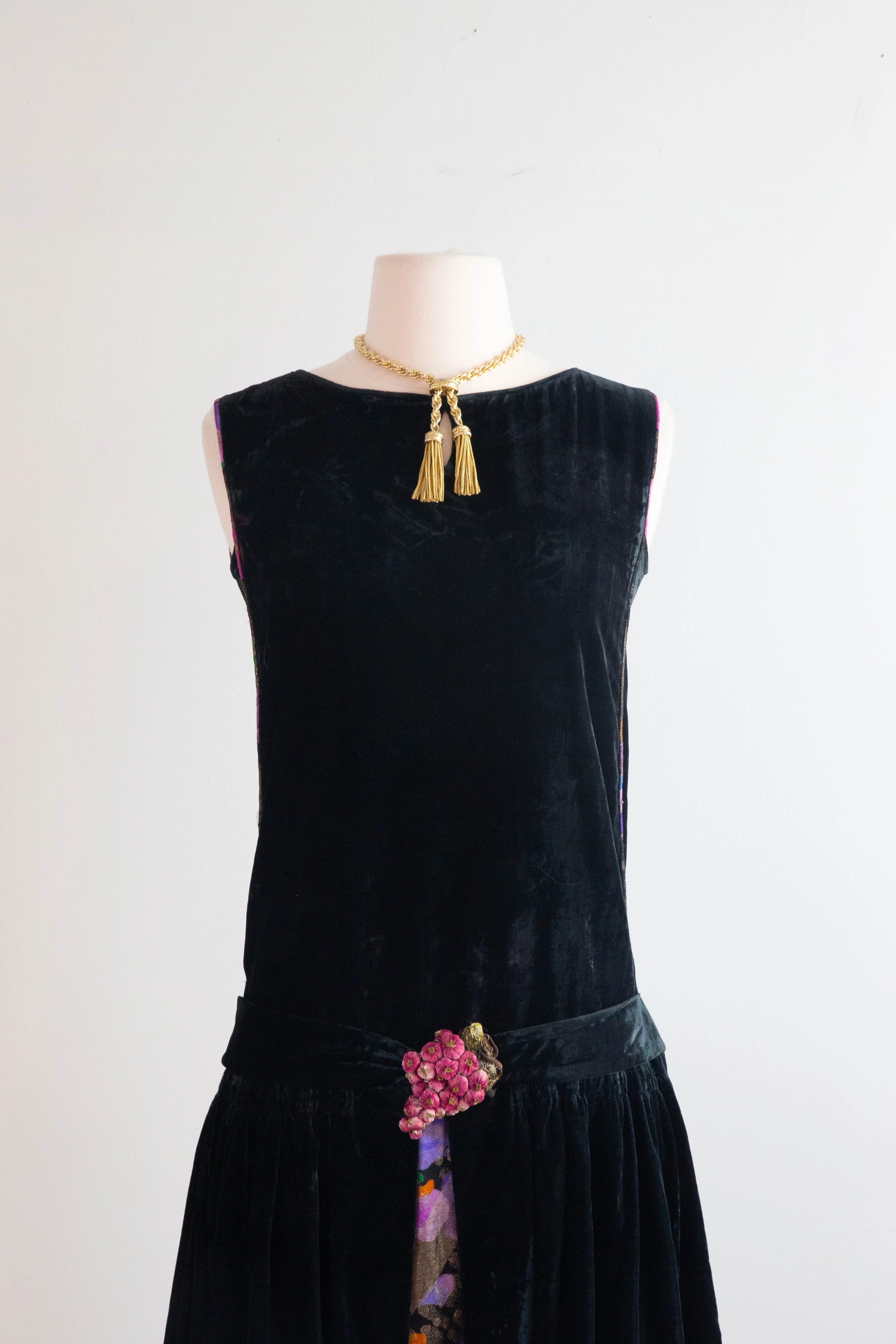 Beautiful 1920's Velvet Flapper Dress With Ribbon Work Grapes / Small