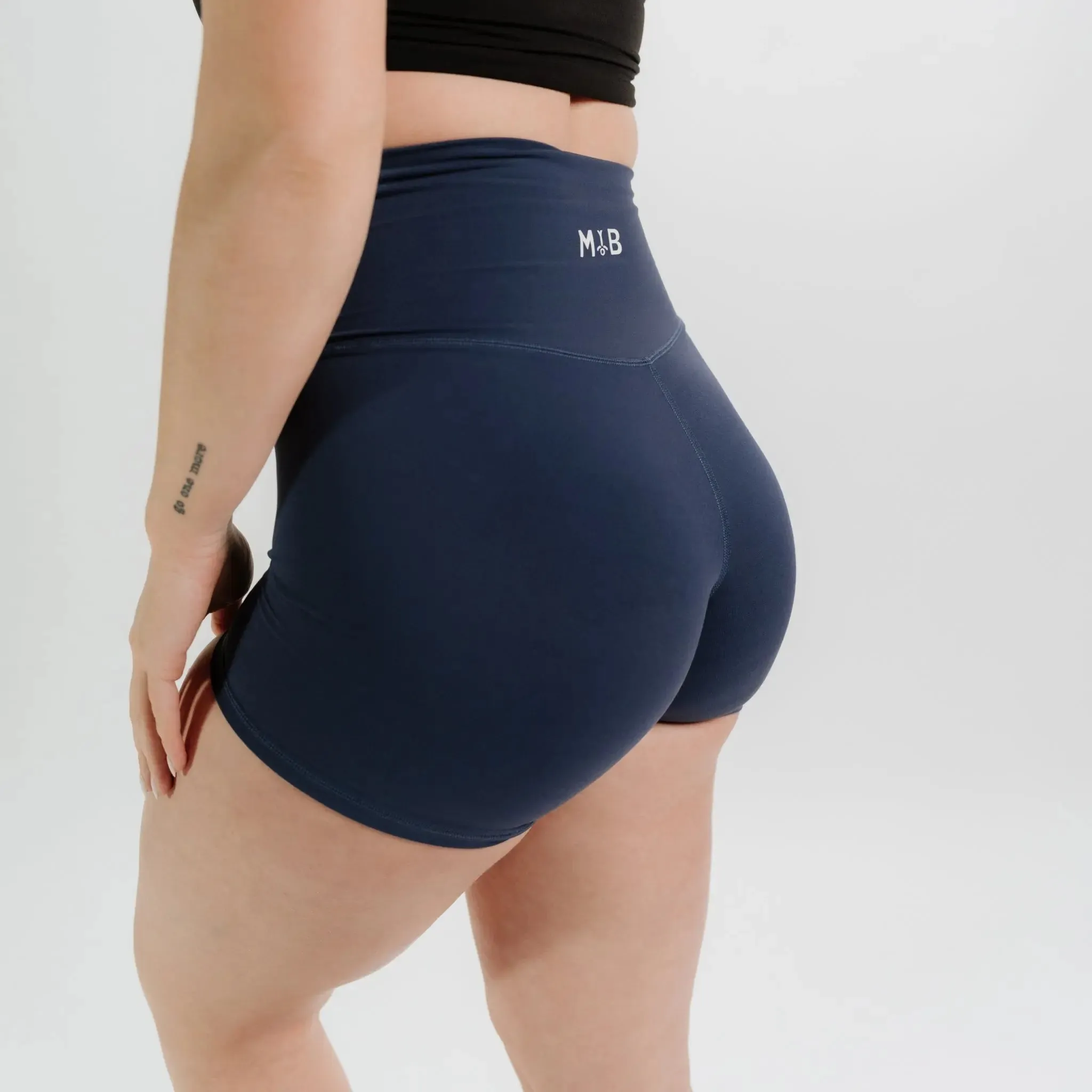 ENDURANCE V-WAIST SHORTS 5.5"