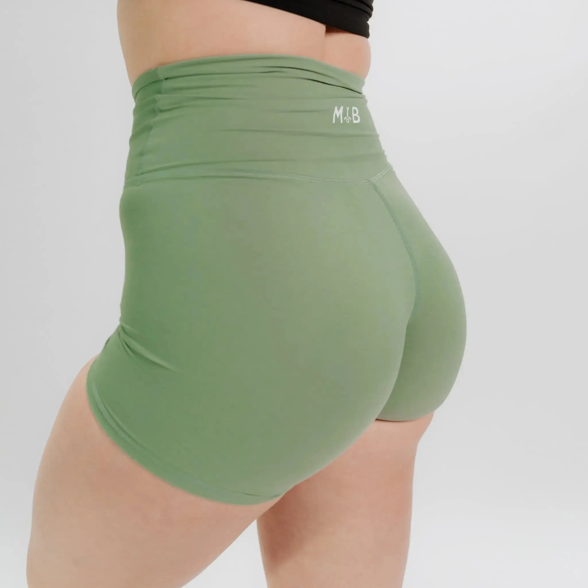 ENDURANCE V-WAIST SHORTS 5.5"