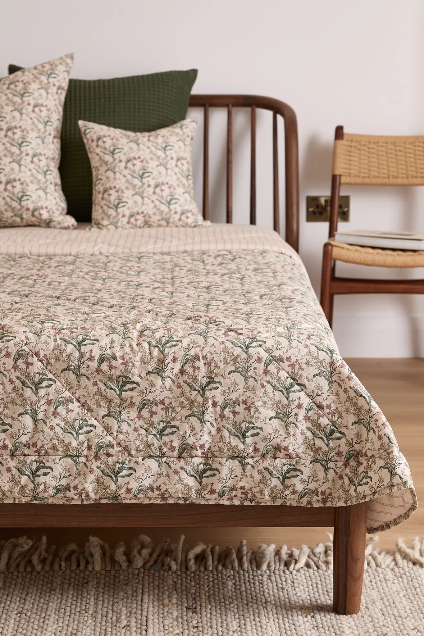 Foxford Romantic Blossom Quilted Blanket