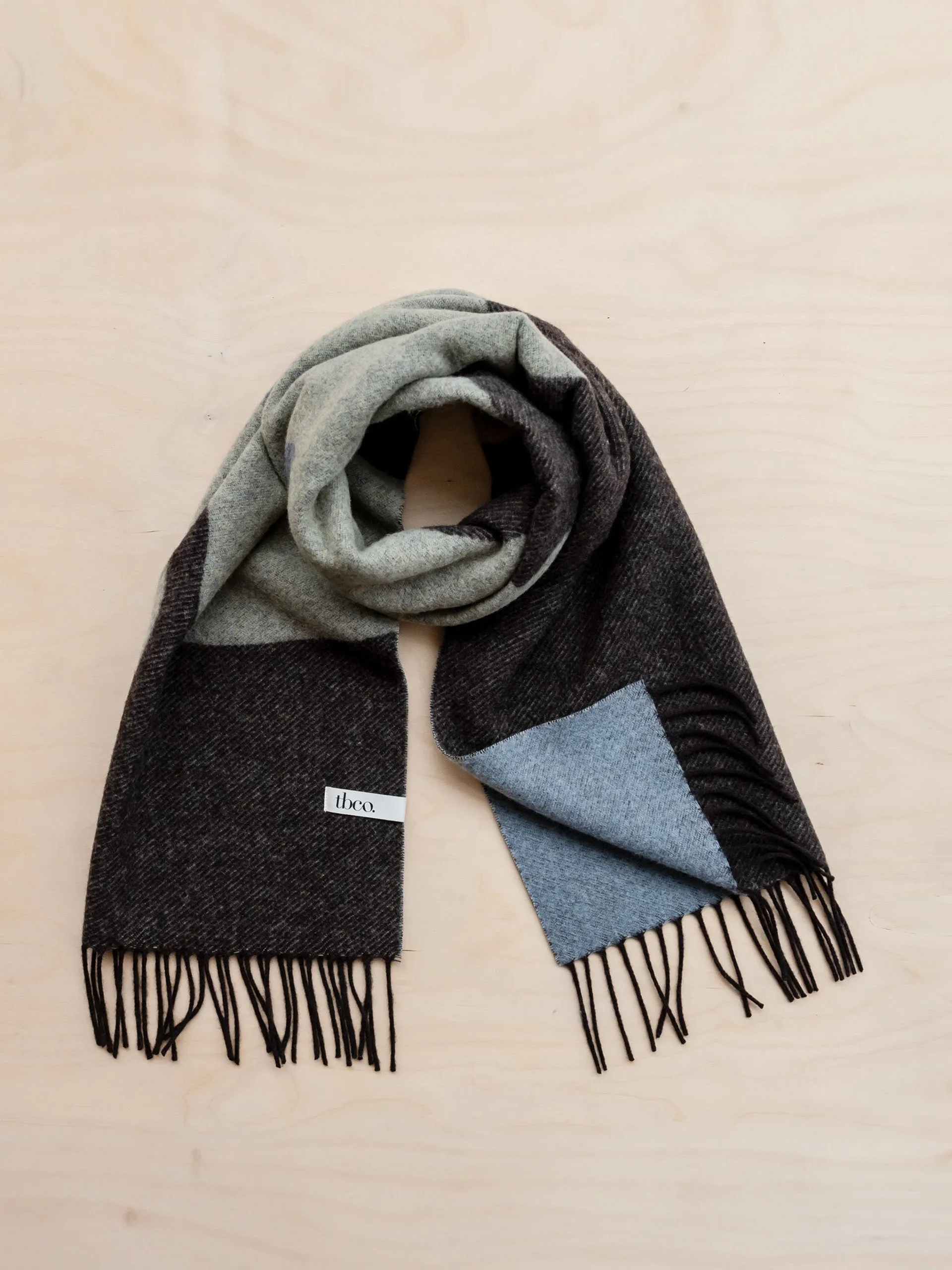 Lambswool oversized scarf in flora jacquard