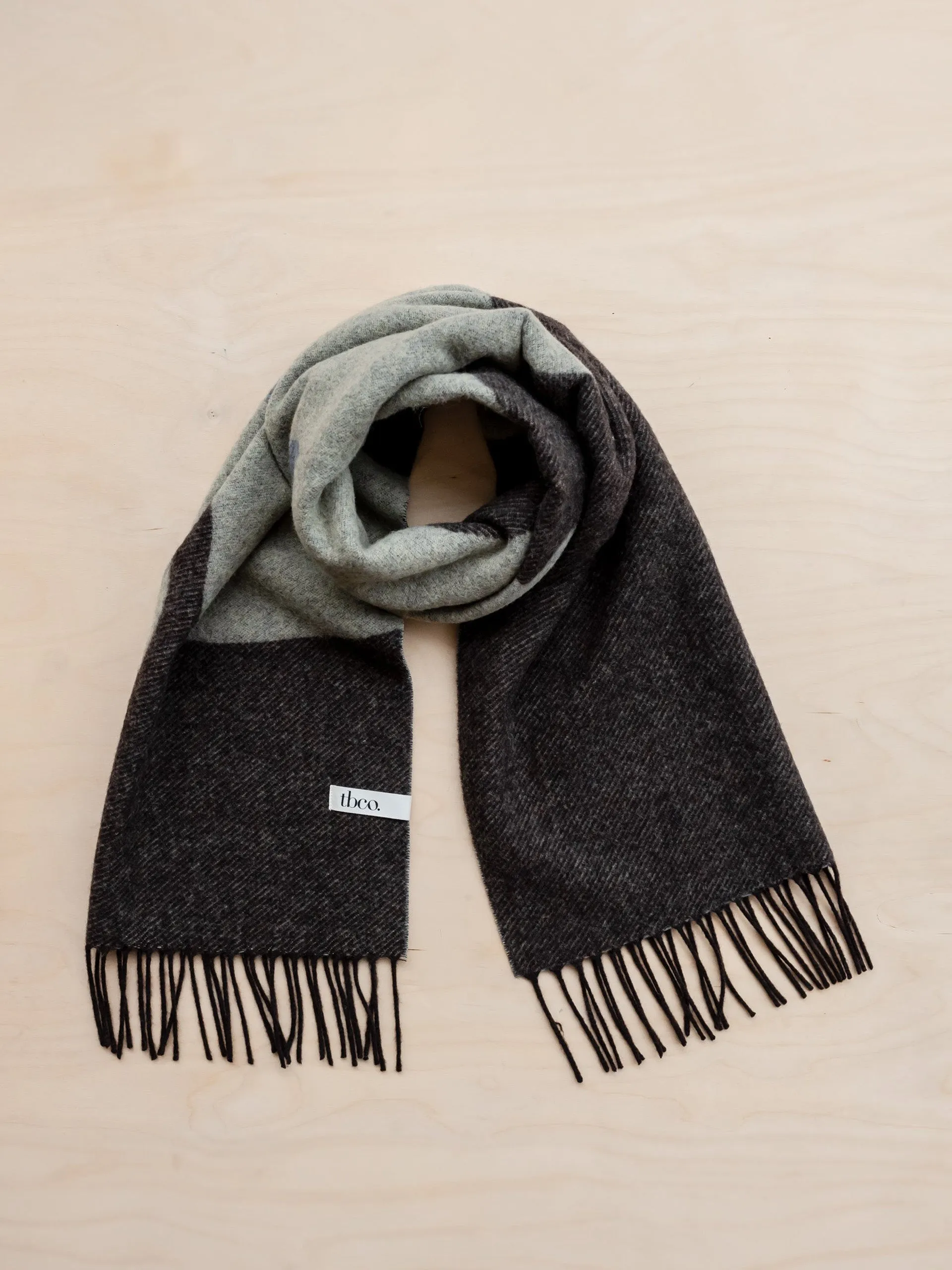 Lambswool oversized scarf in flora jacquard