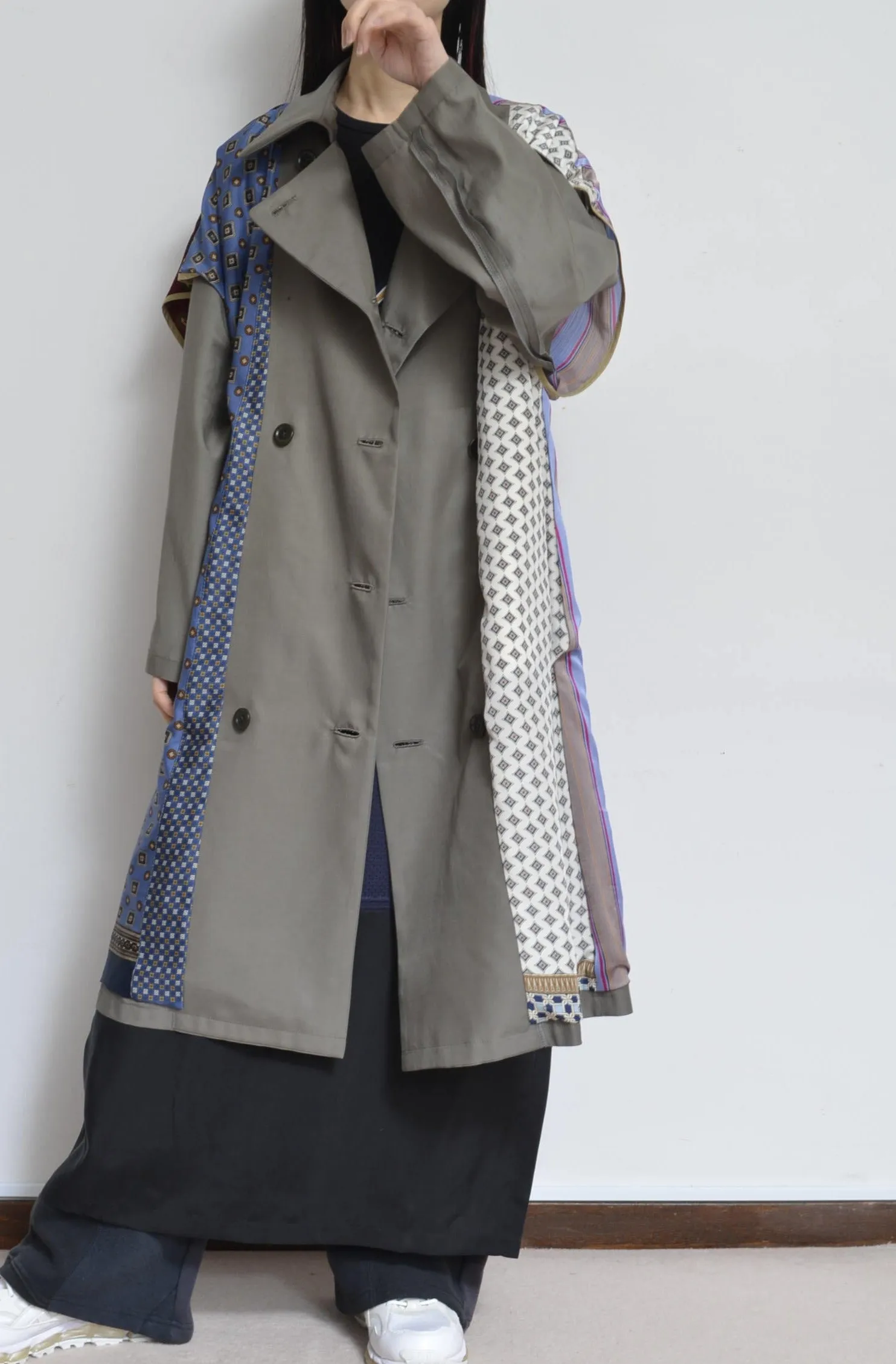 SCARF-LINED TRENCH COAT/KHAKI/01